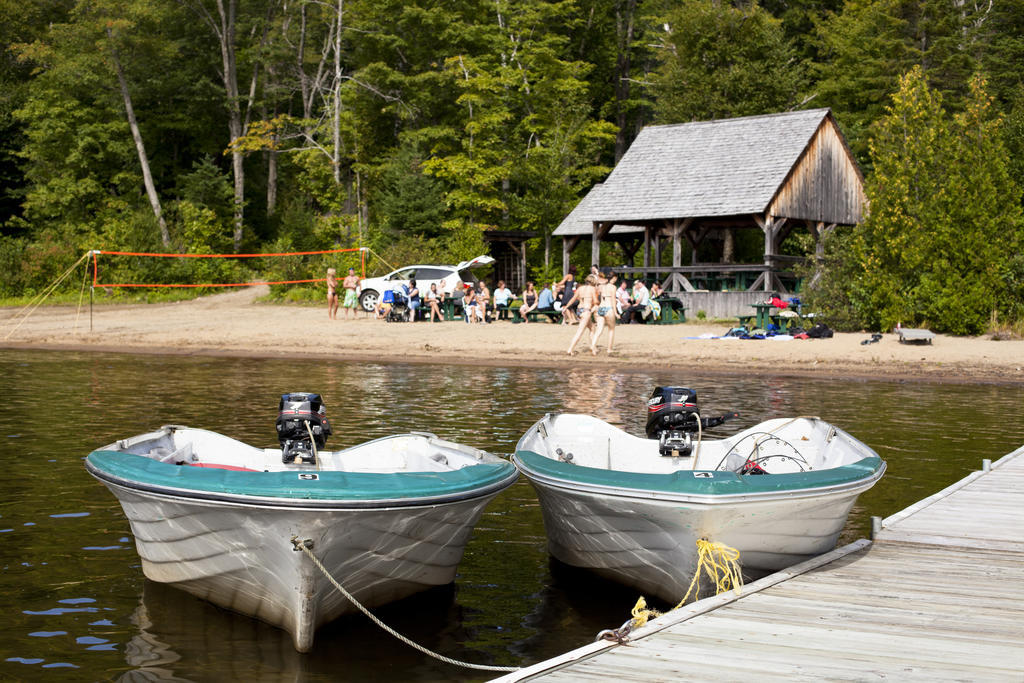 Auberge Du Lac-A-L'Eau-Claire Saint-Alexis-des-Monts Ngoại thất bức ảnh